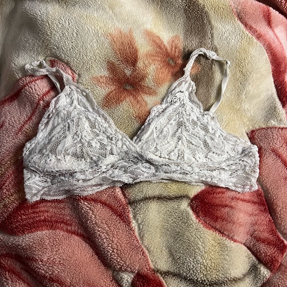 Wildfire MD white lace stretch cropped bralette - Picture 1 of 4